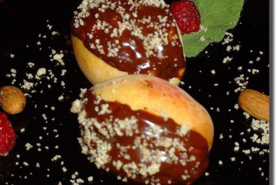 Рецепт абрикосов с начинкой, в шоколаде