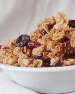 Гранола с отрубями и изюмом