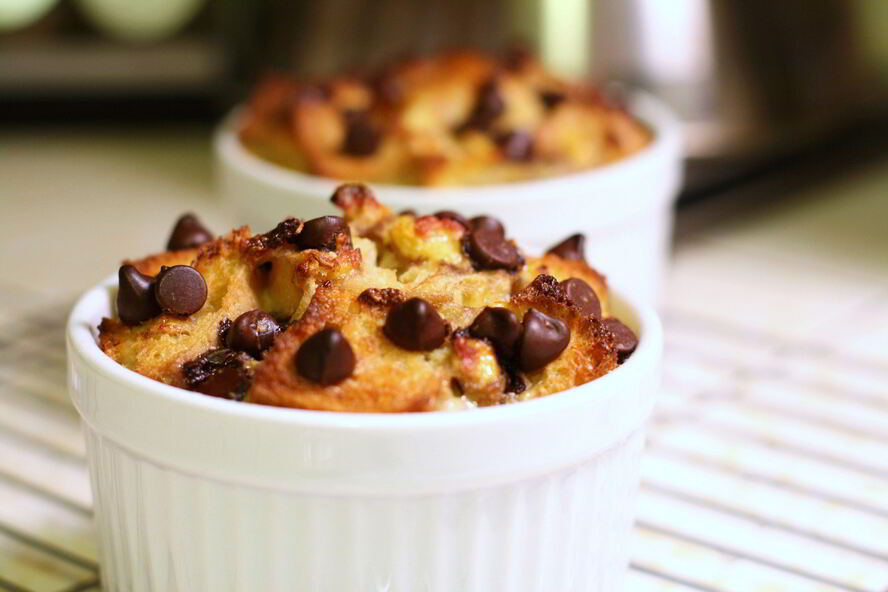 Рецепт хлебного пудинга с бананом и шоколадом