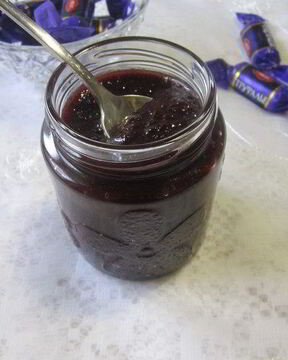 Сливовый джем с трюфельными конфетами