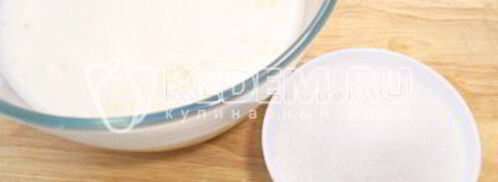 бисквитный рулет с кремом зимнее полено. Шаг 2