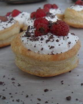 Гнездышки с творожным кремом