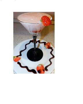 Клубничная пена с ликером и бальзамическим кремом