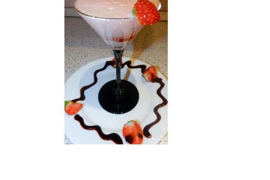 Рецепт клубничной пены с ликером и бальзамическим кремом