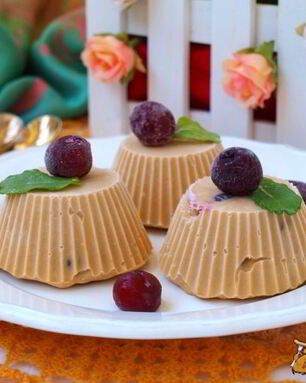 Крем-брюле из творога с вареной сгущенкой и вишней