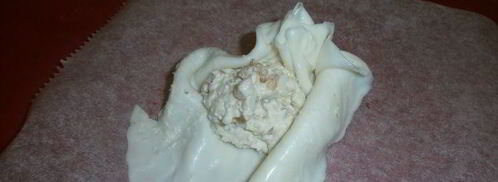 мешочки из моцареллы с кремом из сыра бри, трюфельным медом и лепестками трюфеля. Шаг 4