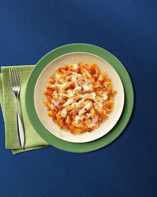 Пенне ригате с соусом Болоньезе, запеченные с кремом из пармезана