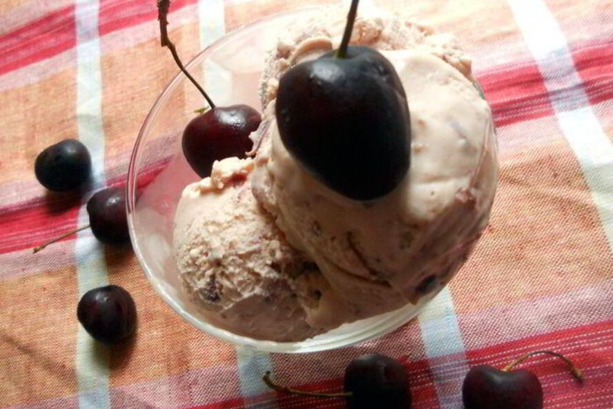 Рецепт черешневого мороженого с маскарпоне
