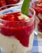 Десерт из клубники и замороженого банана