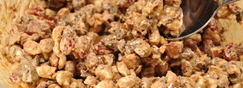 десерт-мороженое с орехами, вяленой вишней и шоколадом. Шаг 5