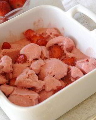 Домашнее клубничное мороженое