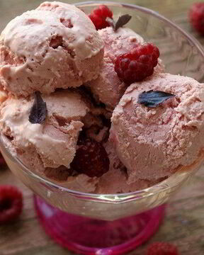 Малиновое мороженое с маскарпоне