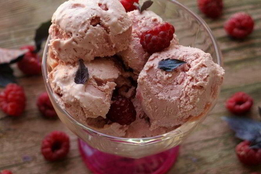 Рецепт малинового мороженого с маскарпоне