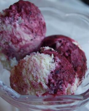 Мороженое черносмородиновое