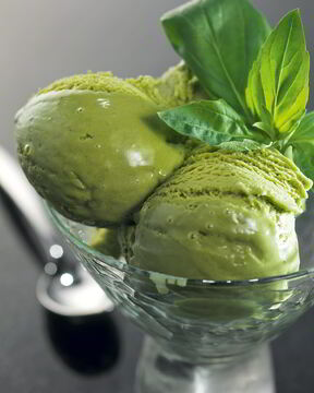 Мороженое из базилика