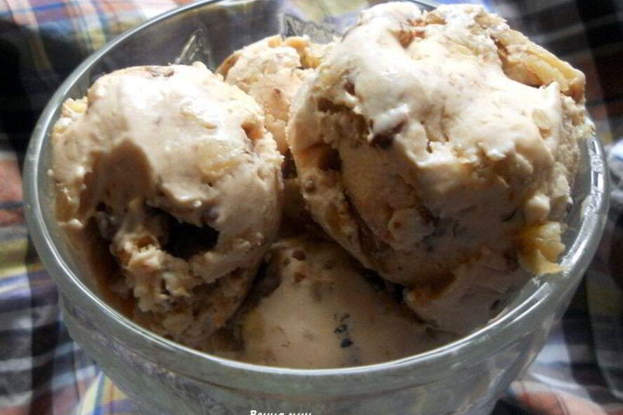 Рецепт мороженого с кленовым сиропом, грецкими орехами и шоколадом