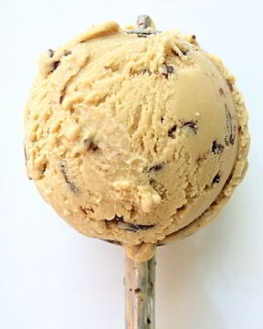 Мороженое с молотым цикорием и горьким шоколадом