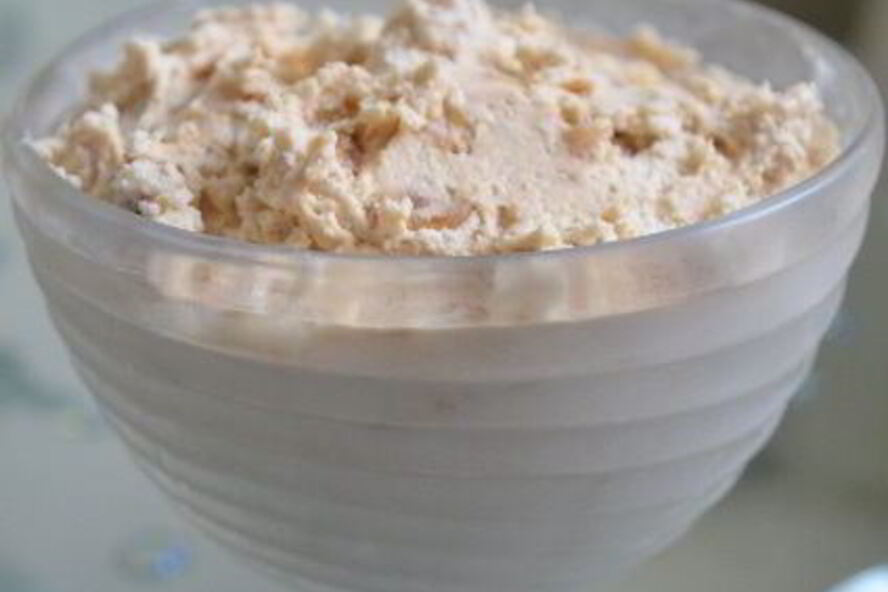 Рецепт мороженого с нугой, ромовым изюмом и карамельными орешками