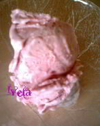 Сливочно-клубничное мороженое