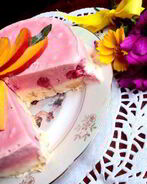 Торт-мороженое с меренгой и фруктами