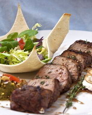 Нежная говядина с муссом из кабачка и кремом из козьего сыра