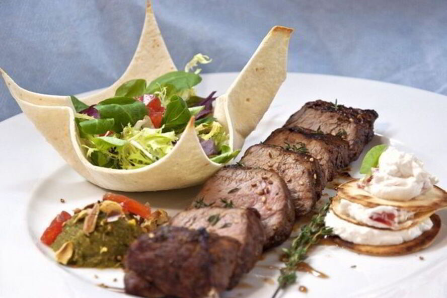 Рецепт нежной говядины с муссом из кабачка и кремом из козьего сыра