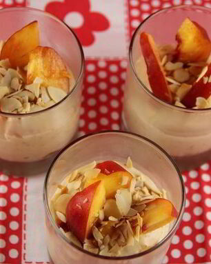 Персиковый мусс с медом и миндалем