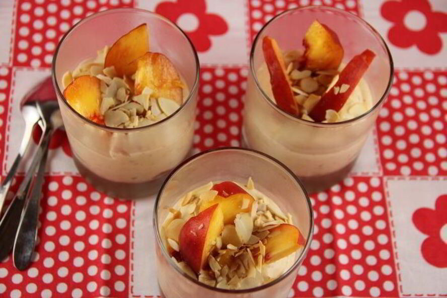 Рецепт персикового мусса с медом и миндалем