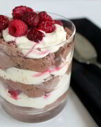 Шоколадный мусс с малиной