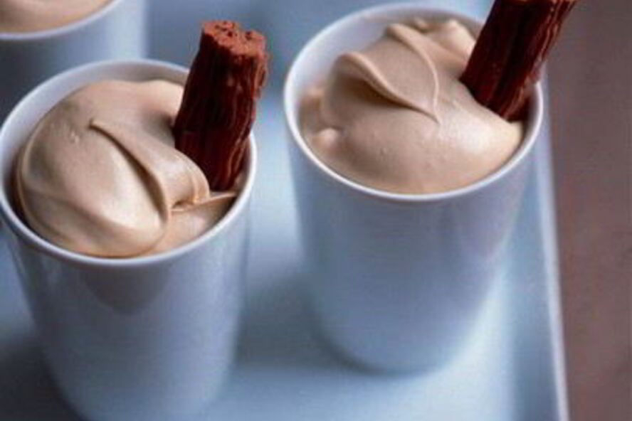 Рецепт шоколадного мусса с пьяными сливками