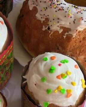 Пасхальный кулич с миндалем изюмом и лимоном