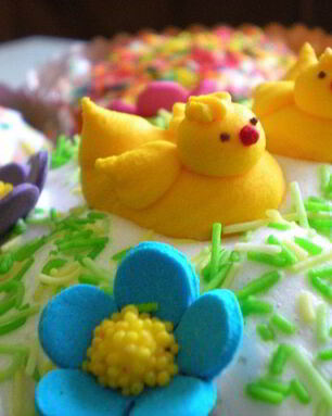 Ванильный пасхальный кулич с изюмом, миндалем и кардамоном