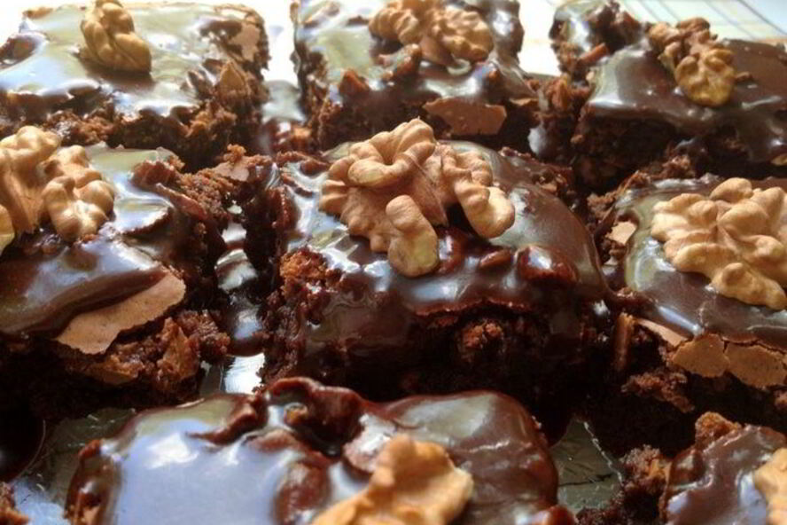 Рецепт шоколадных кубиков с грецким орехом и миндалем