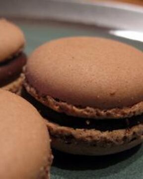 Шоколадные макаруны