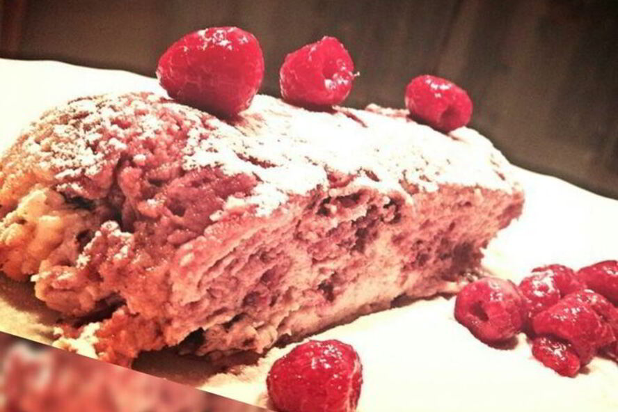 Рецепт быстрого творожного суфле с малинкой