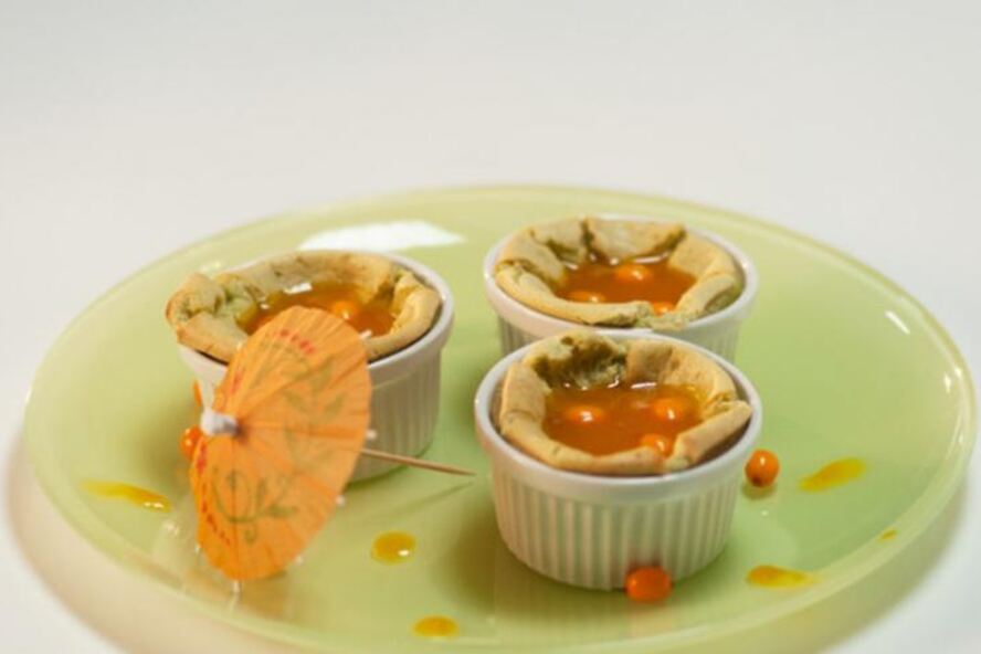 Рецепт чайного суфле с облепиховым соусом