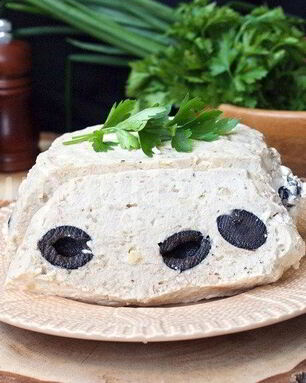 Куриное суфле с оливками на пару в мультиварке