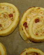 Рулет-суфле с пармезаном и вялеными томатами