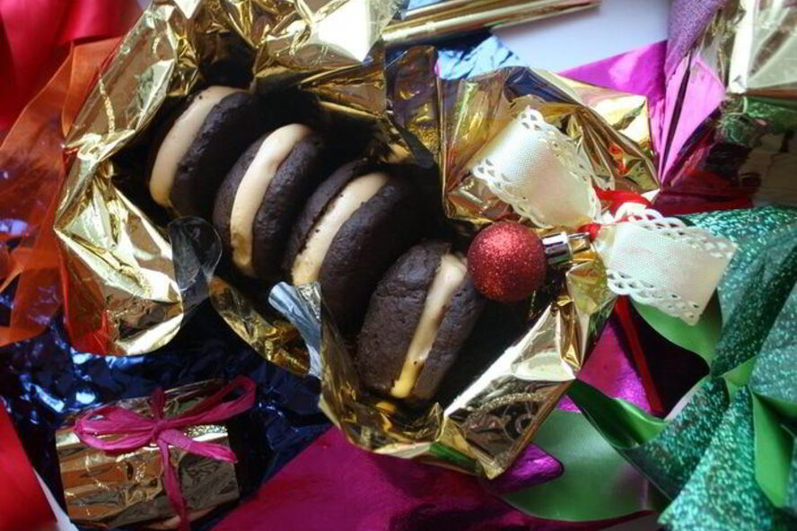 Рецепт шоколадных печений вупи-куки с облепиховым суфле