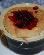 Сладкое суфле с ягодно-апельсиновым соусом