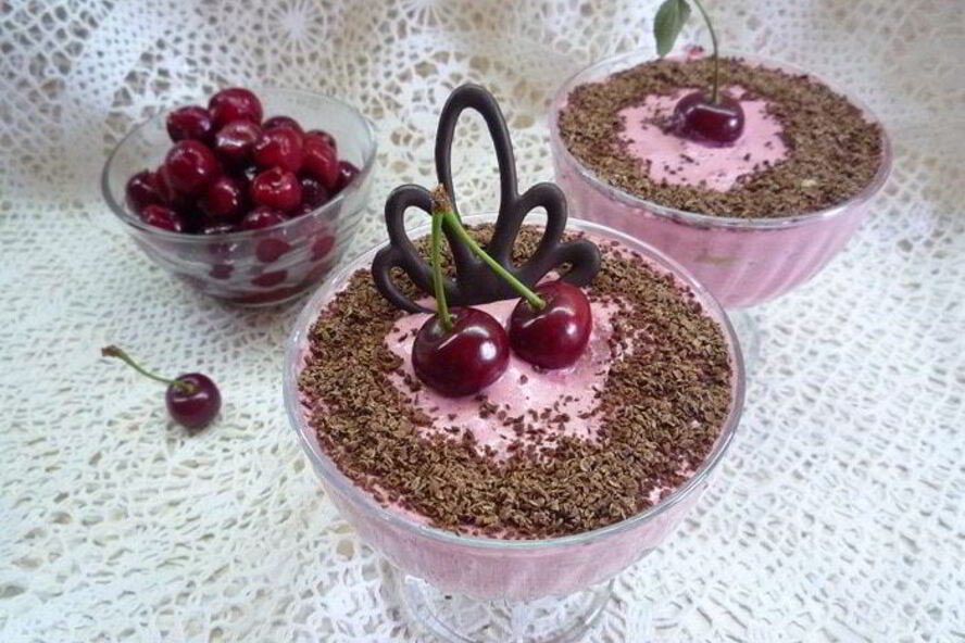 Рецепт сливочно-вишневого суфле с творогом и шоколадом