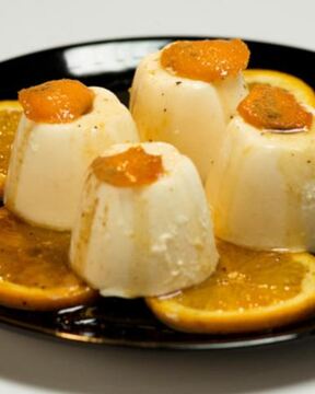 Суфле из и огурта с жареными пряными апельсинами