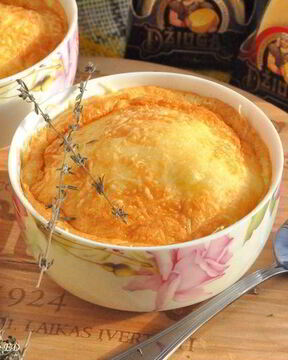 Суфле из козьего сыра и сыра Джюгас с тимьяном