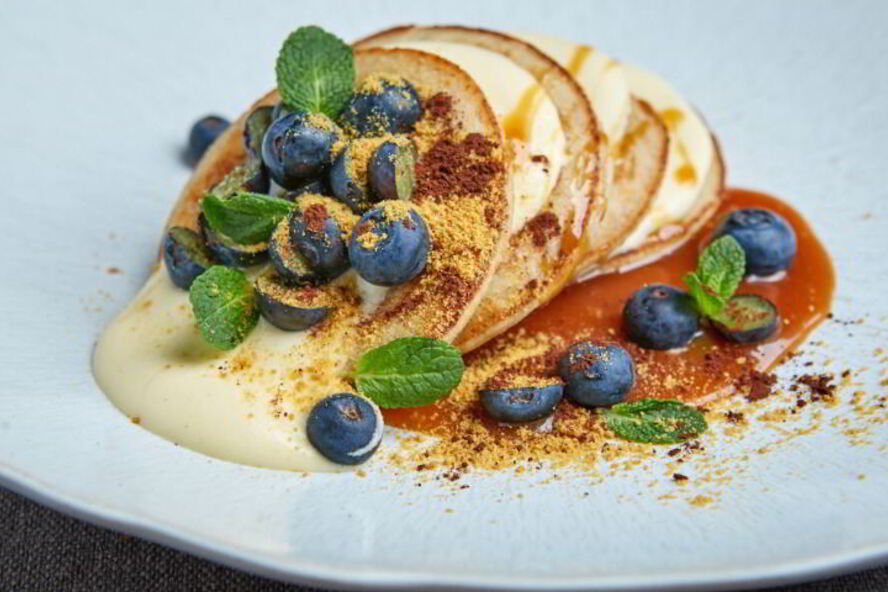 Рецепт овсяных блинчиков с голубикой и тирамису