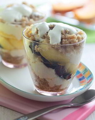 Творожно-фруктовый десерт с хлебом