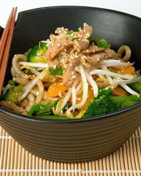 Ароматная лапша вок с курицей