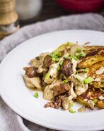 Драники с курицей и грибами в сливочном соусе