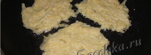 картофельные драники с сыром и шпикачками. Шаг 5