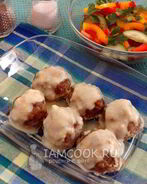 Фрикадельки под сливочным соусом
