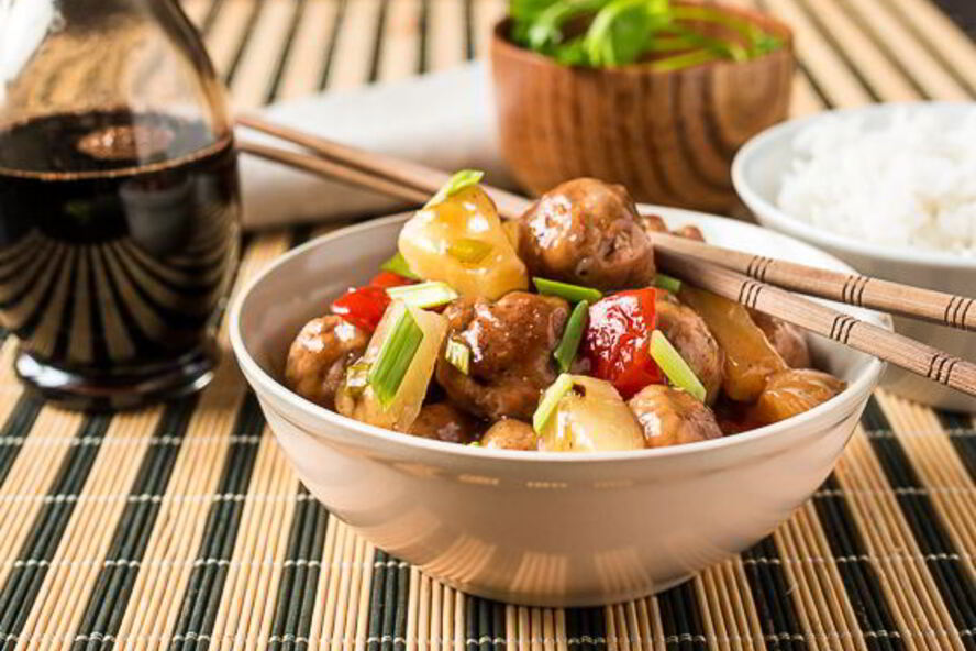 Рецепт фрикаделек с ананасами в кисло-сладком соусе